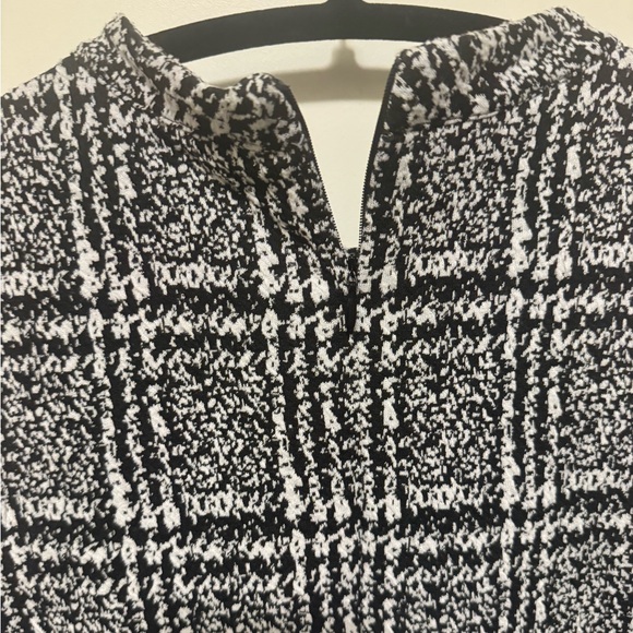 CLEO Plaid Textured Shell Top Size M🤍 - Picture 5 of 8